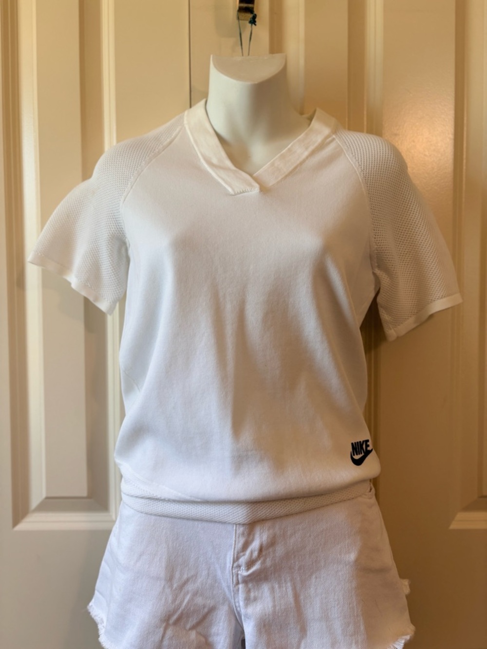 Nike White Mesh Short-Sleeve Tee, Nike Activewear  size xs